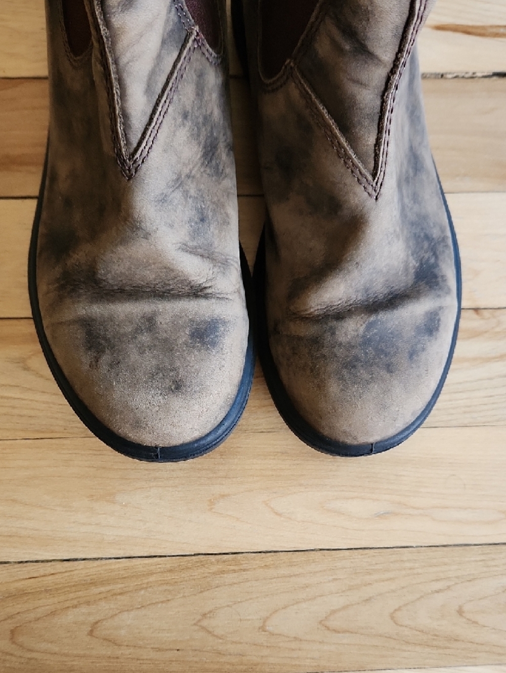 Blundstone Brown Distressed Leather Chelsea Ankle Boots - Picture 6 of 15